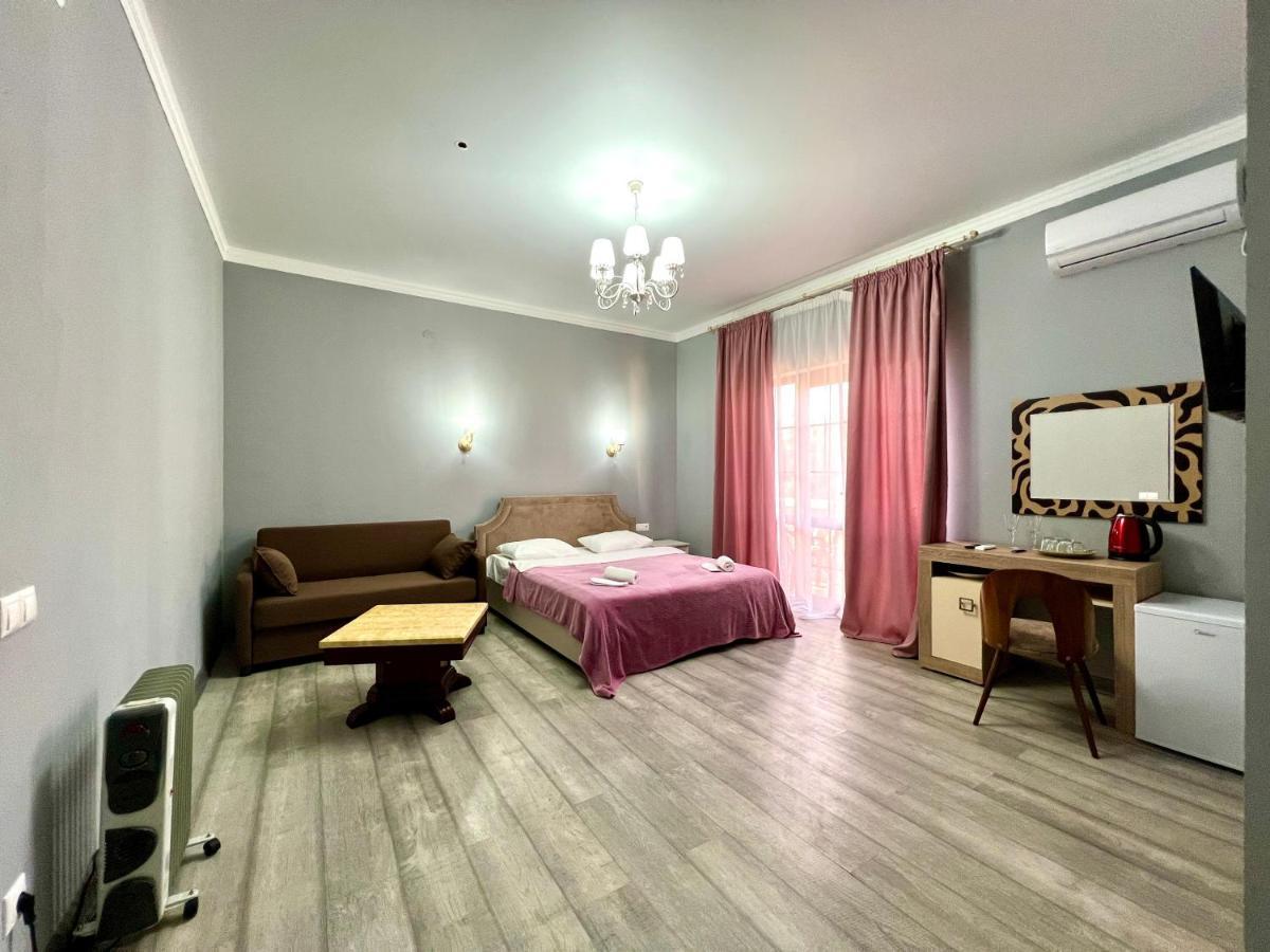 Hotel In Sukhum Sukhumi Eksteriør bilde